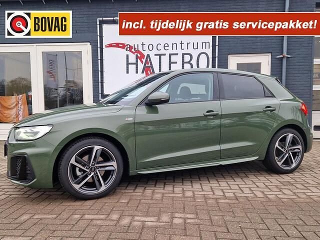 Groen (metallic) Occasion 2025 Audi A1 S-Line Hatchback | € 30.950 (Eerlijke prijs) - Afbeelding 1/4
