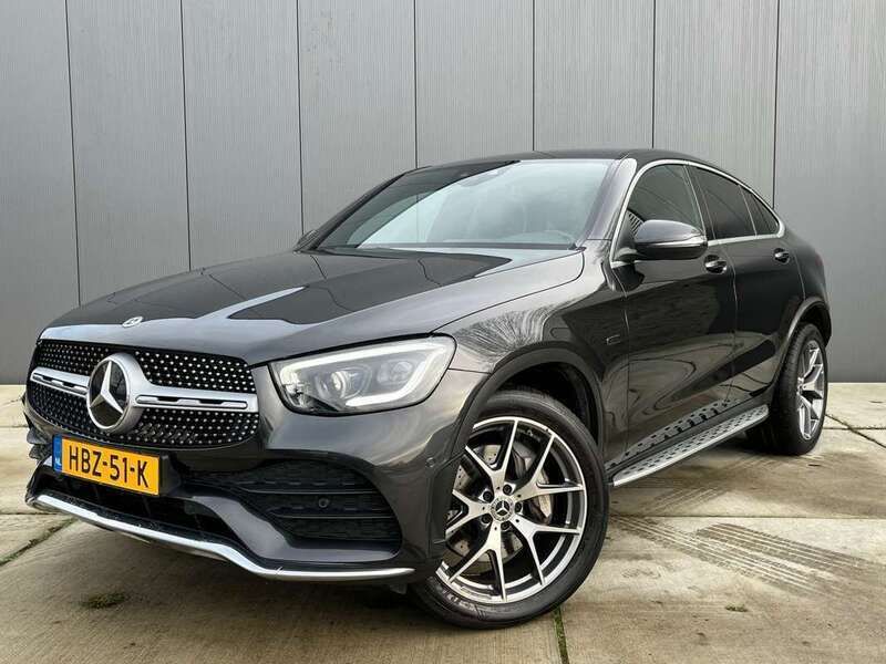 Zwart, metallic lak Gebruikt 2020 Mercedes GLC300e Business Coupé | € 46.995 (Duur) - Afbeelding 1/4