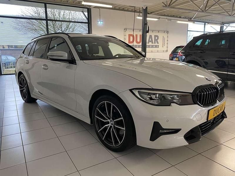 Occasion BMW 320e Sport Line 204 PK (150 kW) 2021 Wit (parellak) Stationwagen