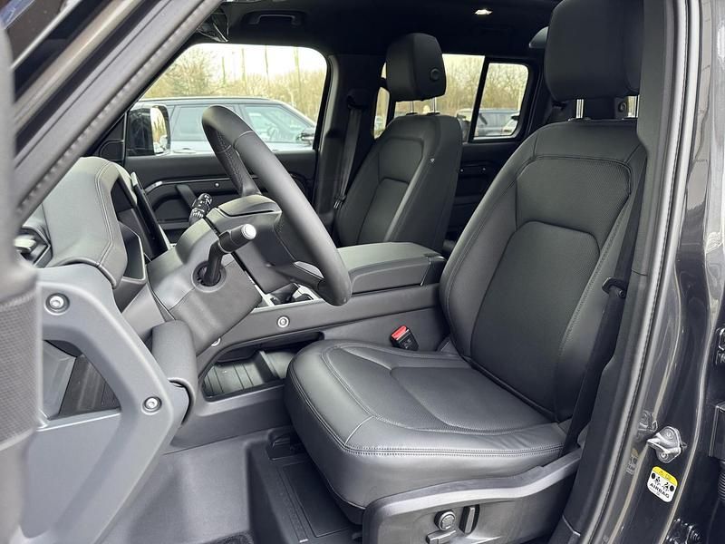 Occasion Land Rover Defender SE Dynamic 300 PK (220 kW) 2025 Grijs SUV