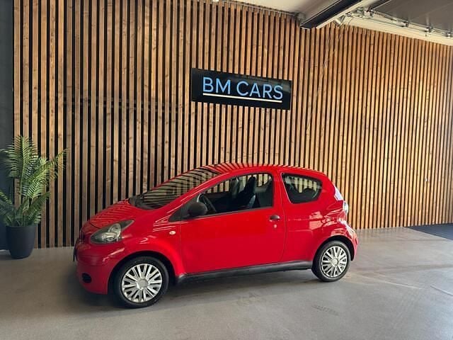 Occasion Toyota Aygo 68 PK (50 kW) 2010 Rood Hatchback