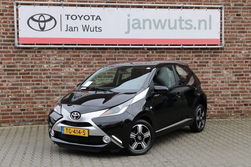 Zwart Gebruikt 2014 Toyota Aygo X-clusiv Hatchback | € 12.450 (Eerlijke prijs) - Afbeelding 1/4