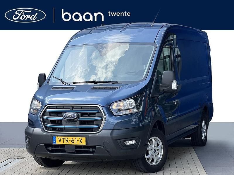 Blauw Gebruikt 2023 Ford E-Transit Trend Van | € 32.450 (Eerlijke prijs) - Afbeelding 1/4