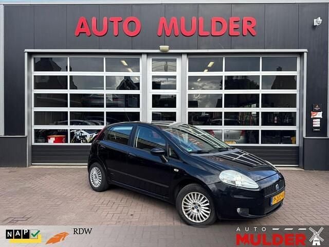 Zwart Gebruikt 2007 Fiat Grande Punto Hatchback | € 2.950 (Iets duurder) - Afbeelding 1/4