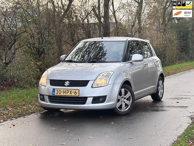 Grijs Gebruikt 2009 Suzuki Swift Hatchback | € 3.500 (Eerlijke prijs) - Afbeelding 1/4