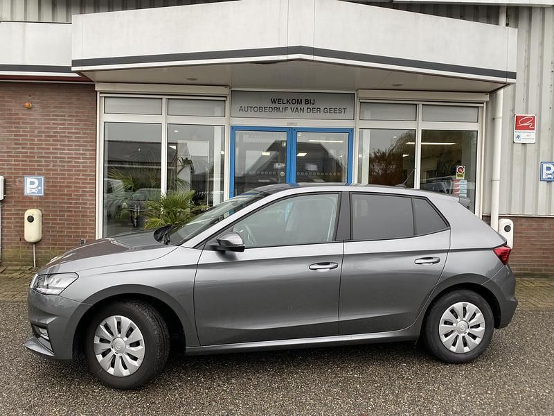 Grijs Gebruikt 2024 Skoda Fabia Ambition Hatchback | € 18.645 (Eerlijke prijs) - Afbeelding 1/4