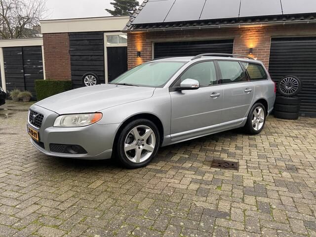 Grijs Gebruikt 2008 Volvo V70 Momentum Stationwagen | € 5.950 (Eerlijke prijs) - Afbeelding 1/4