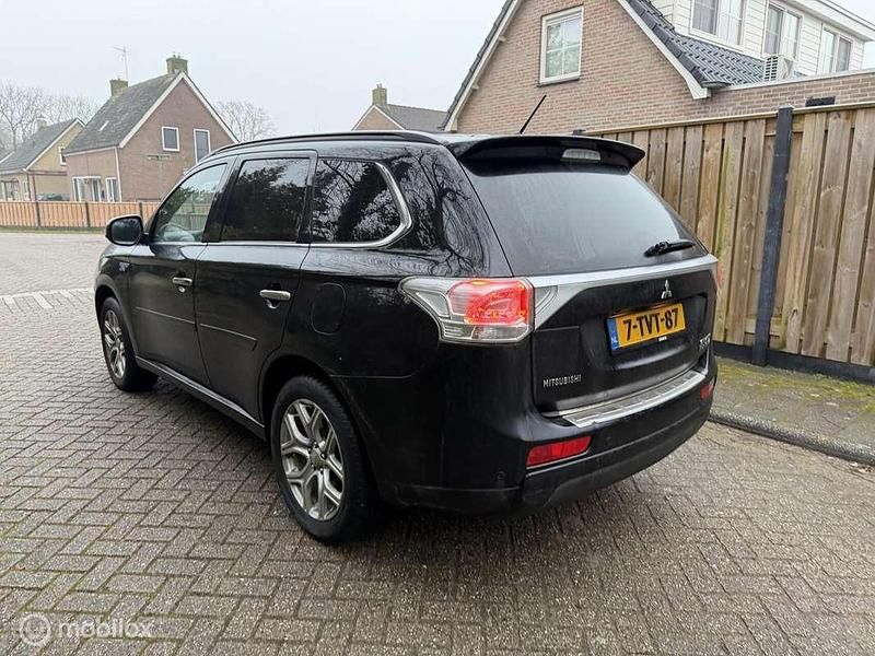 Occasion Mitsubishi Outlander P-HEV Instyle 121 PK (88 kW) 2014 Zwart SUV