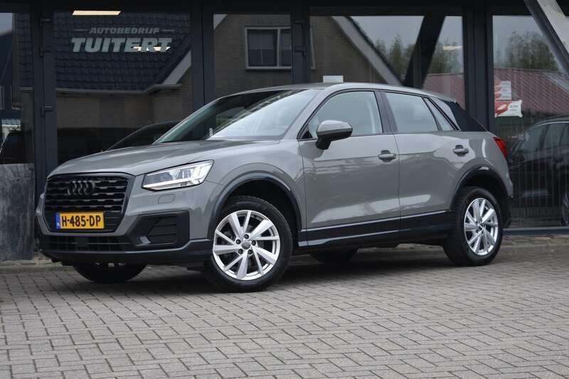 Grijs Gebruikt 2020 Audi Q2 SUV | € 24.345 (Eerlijke prijs) - Afbeelding 1/4