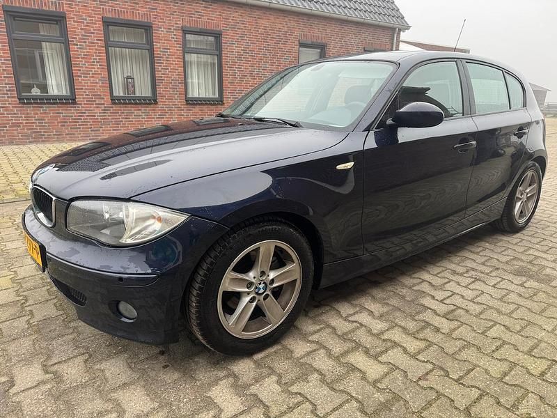 Blauw Occasion 2005 BMW 116 Executive Hatchback | € 3.500 (Eerlijke prijs) - Afbeelding 1/4