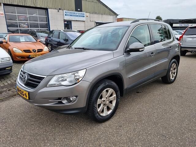 Grijs, metallic lak Gebruikt 2009 VW Tiguan Trendline SUV | € 4.950 (Super prijs) - Afbeelding 1/4