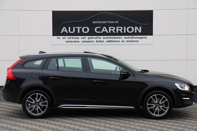 Occasion Volvo V60 CC 245 PK (180 kW) 2017 Zwart (metallic) Stationwagen