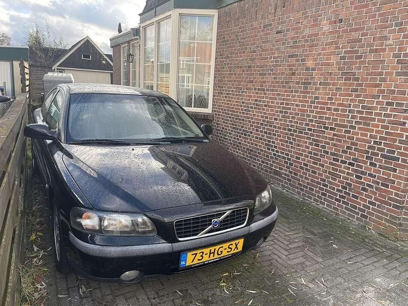 Zwart Occasion 2001 Volvo S60 Sedan | € 1.900 (Eerlijke prijs) - Afbeelding 1/4