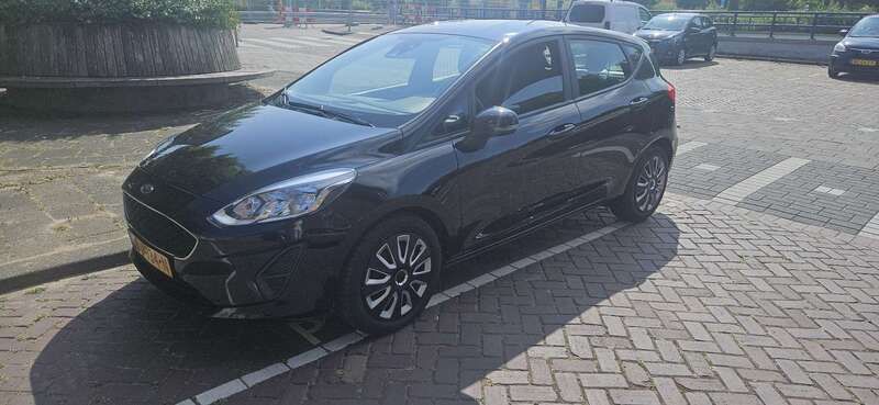 Zwart Gebruikt 2018 Ford Fiesta Trend Hatchback | € 5.500 (Eerlijke prijs) - Afbeelding 1/4