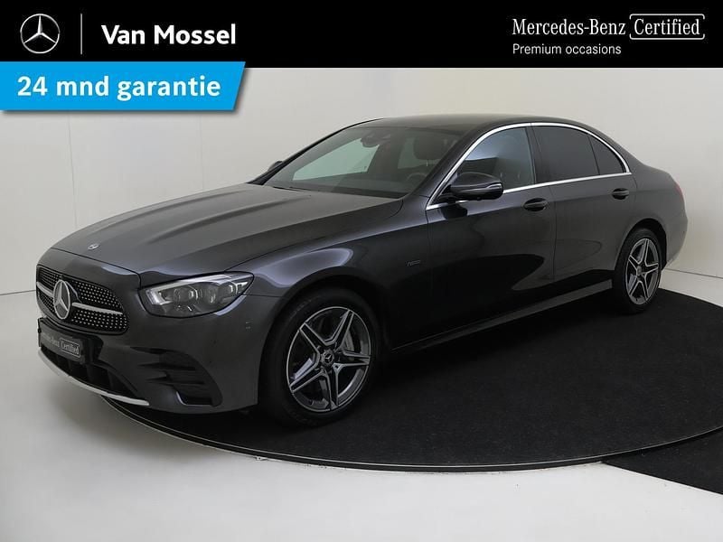 Grijs Gebruikt 2021 Mercedes E300 AMG line Sedan | € 39.945 (Eerlijke prijs) - Afbeelding 1/4