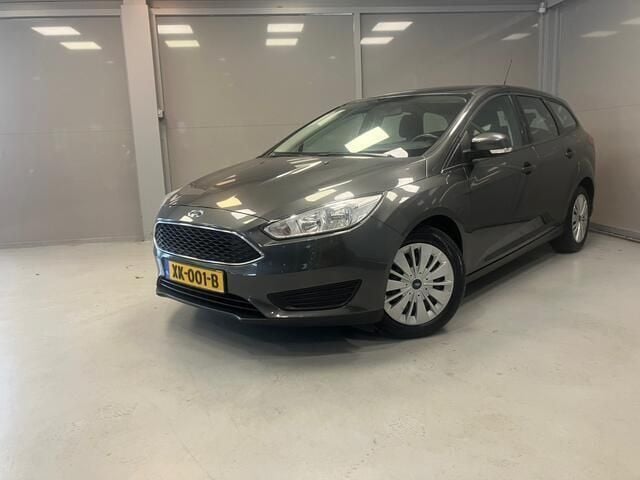 Grijs, metallic lak Gebruikt 2017 Ford Focus Trend Stationwagen | € 9.345 (Eerlijke prijs) - Afbeelding 1/4