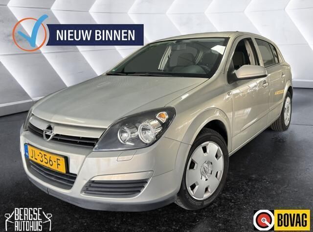 Grijs Gebruikt 2005 Opel Astra Enjoy Hatchback | € 1.990 (Eerlijke prijs) - Afbeelding 1/4