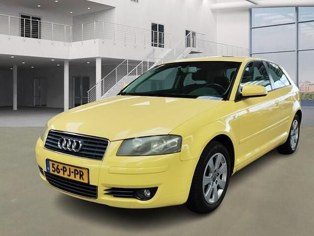 Geel Gebruikt 2004 Audi A3 Ambiente Hatchback | € 1.645 (Eerlijke prijs) - Afbeelding 1/4