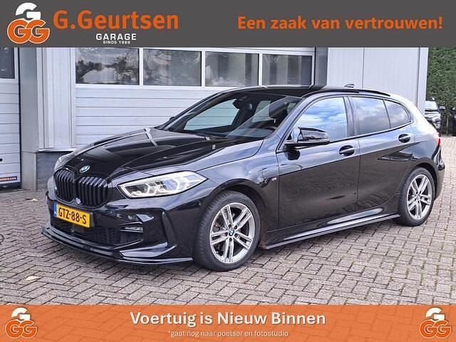 Zwart Gebruikt 2019 BMW 118 Executive Hatchback | € 22.700 (Eerlijke prijs) - Afbeelding 1/4