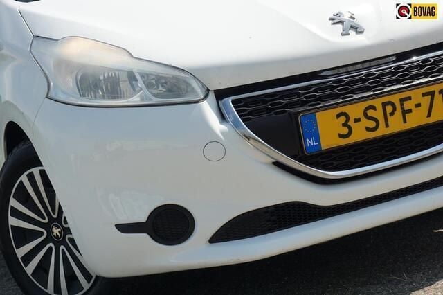 Wit Gebruikt 2013 Peugeot 208 Active Hatchback | € 3.925 (Eerlijke prijs) - Afbeelding 1/4