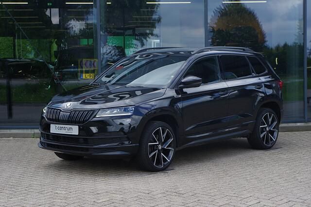Zwart Gebruikt 2021 Skoda Karoq SportLine SUV | € 25.950 (Super prijs) - Afbeelding 1/4