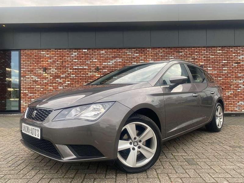 Grijs Gebruikt 2015 Seat Leon ST Reference Stationwagen | € 8.850 - Afbeelding 1/4