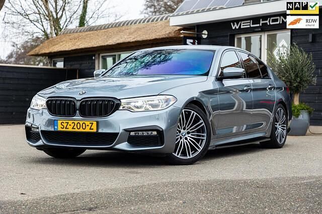 Grijs Occasion 2018 BMW 520 M Sport Sedan | € 23.850 (Eerlijke prijs) - Afbeelding 1/4