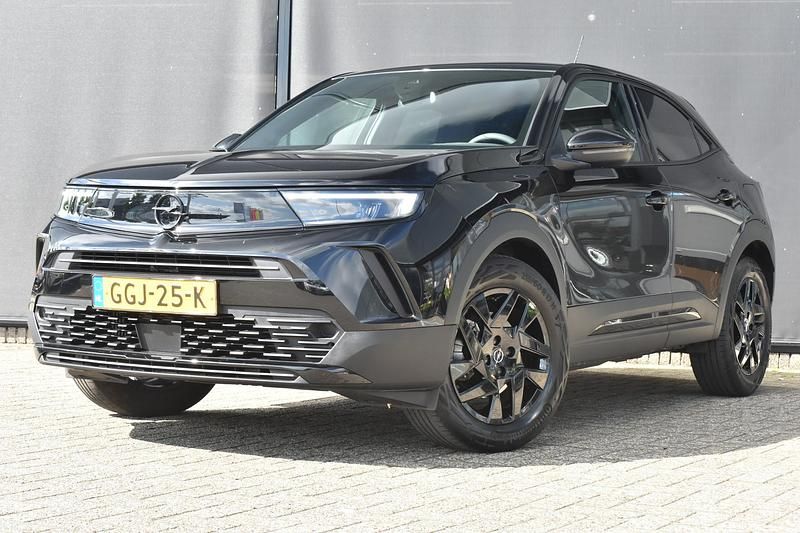 Zwart Gebruikt 2024 Opel Mokka SUV | € 26.395 (Iets duurder) - Afbeelding 1/4