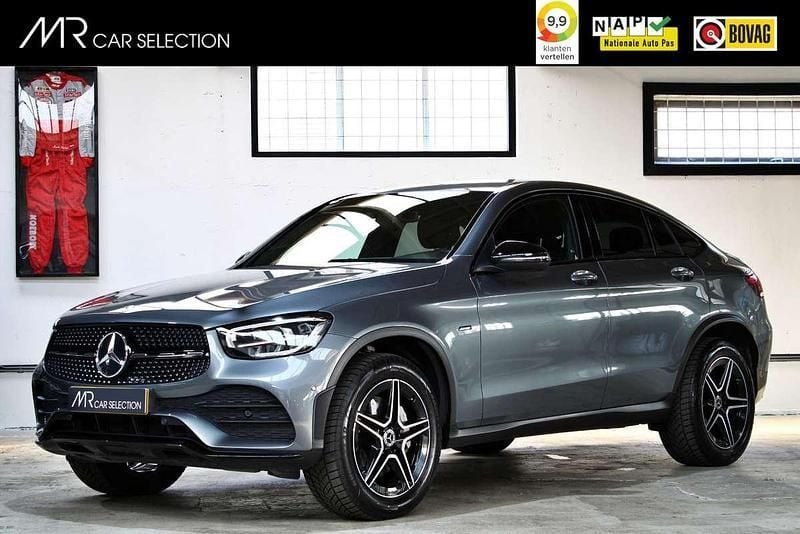 Grijs, metallic lak Gebruikt 2021 Mercedes GLC300e Business Coupé | € 46.950 (Goede deal) - Afbeelding 1/4