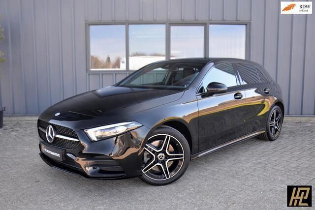 Zwart Gebruikt 2022 Mercedes A250 AMG line Hatchback | € 31.950 (Eerlijke prijs) - Afbeelding 1/4