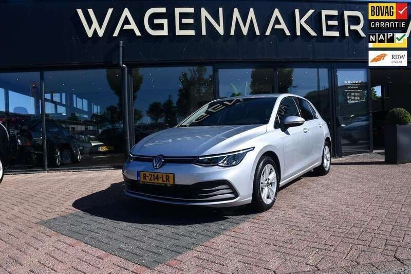Grijs, metallic lak Gebruikt 2022 VW Golf VIII Life Hatchback | € 20.950 (Eerlijke prijs) - Afbeelding 1/4