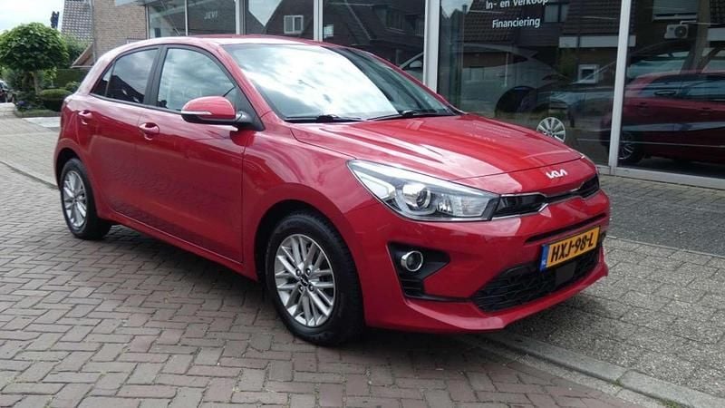Rood Gebruikt 2022 Kia Rio Hatchback | € 13.900 (Goede deal) - Afbeelding 1/4