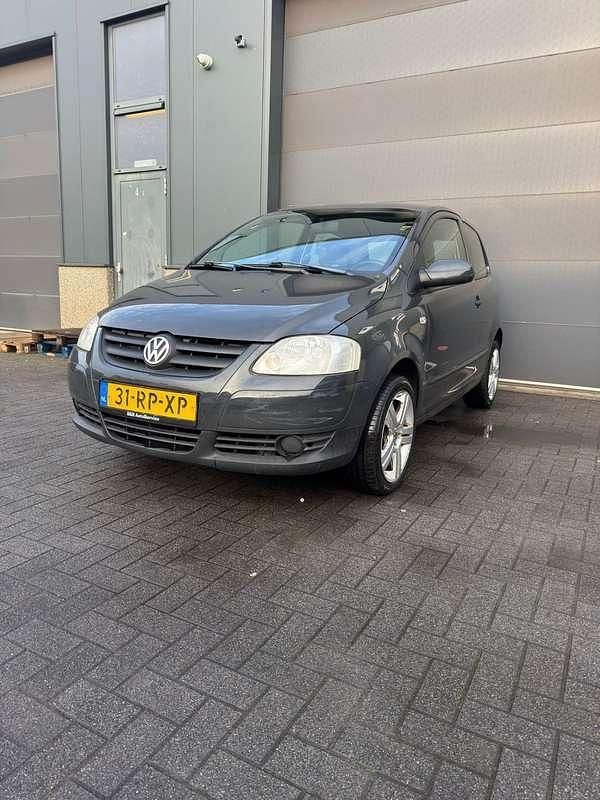 Zwart Occasion 2005 VW Fox Trendline Hatchback | € 1.350 (Eerlijke prijs) - Afbeelding 1/4