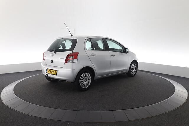 Occasion Toyota Yaris 101 PK (74 kW) 2011 Grijs Hatchback