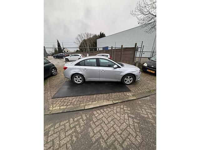Occasion Chevrolet Cruze LS 140 PK (102 kW) 2010 Zilver (metallic) Sedan