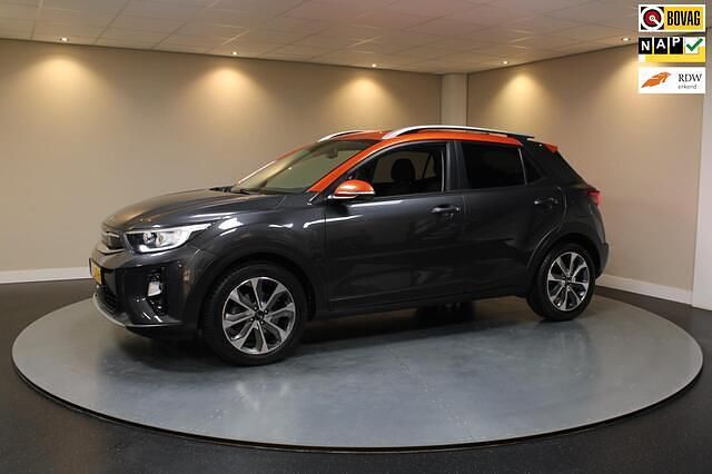 Grijs (metallic) Gebruikt 2018 Kia Stonic SUV | € 11.940 (Goede deal) - Afbeelding 1/4