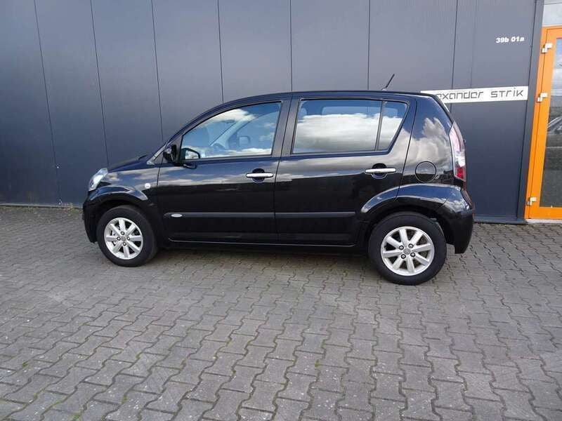 Zwart Gebruikt 2011 Daihatsu Sirion Hatchback | € 4.250 (Eerlijke prijs) - Afbeelding 1/4
