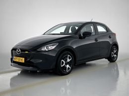 Jet black (zwart metallic) Gebruikt 2023 Mazda 2 Center-Line Hatchback | € 20.695 (Eerlijke prijs) - Afbeelding 1/3