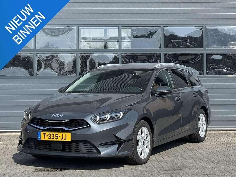 Grijs Gebruikt 2023 Kia Ceed Sportswagon Stationwagen | € 24.999 (Goede deal) - Afbeelding 1/4
