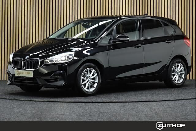 Zwart Gebruikt 2018 BMW 218 Executive Stationwagen | € 14.950 (Eerlijke prijs) - Afbeelding 1/4