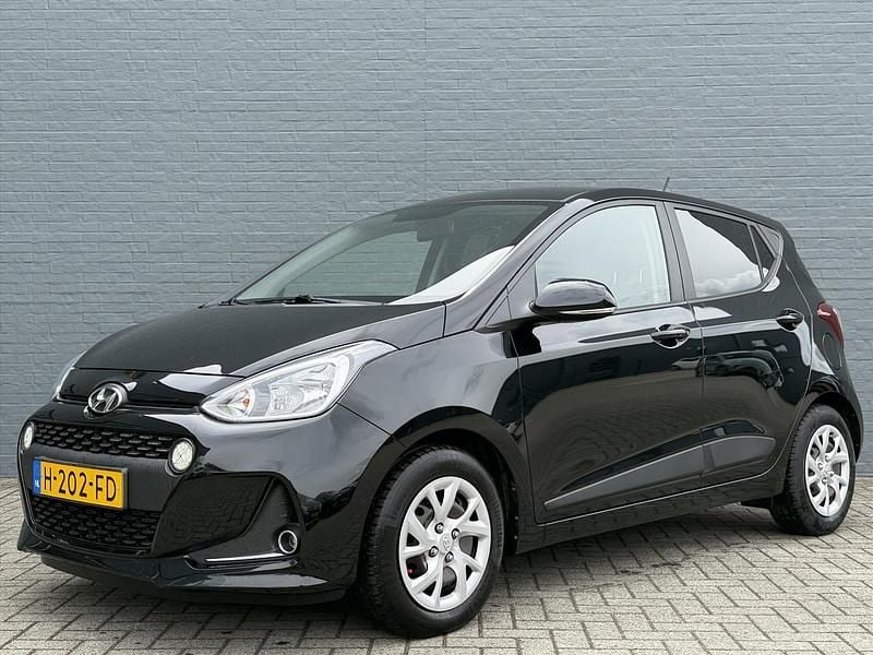 Zwart Gebruikt 2020 Hyundai i10 Comfort Hatchback | € 10.940 (Eerlijke prijs) - Afbeelding 1/4