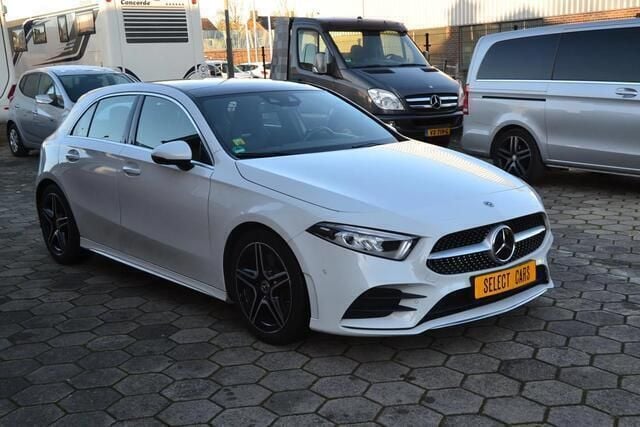 Wit, metallic lak Gebruikt 2019 Mercedes A250 AMG line Hatchback | € 24.950 (Goede deal) - Afbeelding 1/4