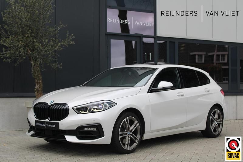 Wit Gebruikt 2019 BMW 118 Executive Hatchback | € 23.490 (Iets duurder) - Afbeelding 1/4