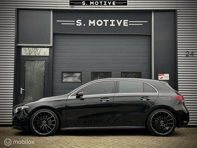 Occasion Mercedes A180 AMG 136 PK (100 kW) 2022 Zwart Hatchback