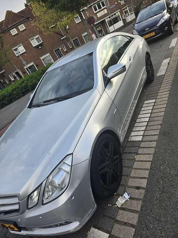 Zilver Gebruikt 2010 Mercedes E250 Avantgarde Coupé | € 6.499 (Goede deal) - Afbeelding 1/4