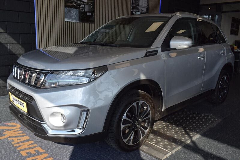 Zilver Gebruikt 2022 Suzuki Vitara Style SUV | € 24.950 (Goede deal) - Afbeelding 1/4