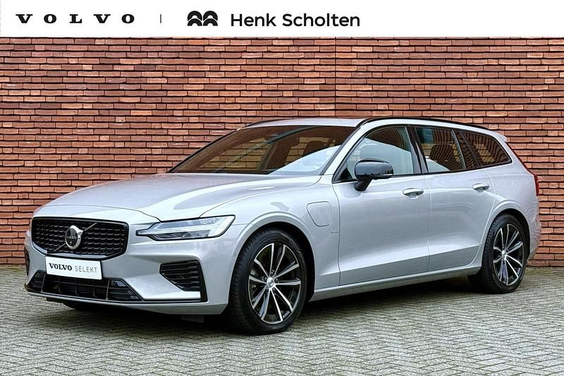 Grijs Gebruikt 2025 Volvo V60 Plus Stationwagen | € 52.950 (Duur) - Afbeelding 1/4
