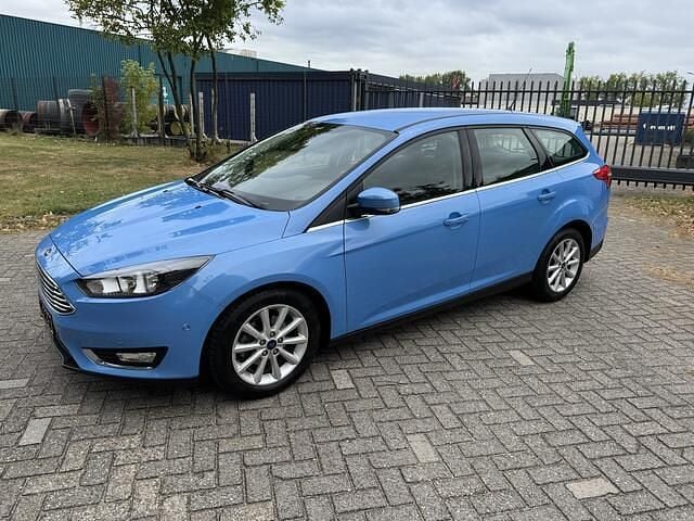 Blauw Gebruikt 2016 Ford Focus Titanium Stationwagen | € 9.350 (Goede deal) - Afbeelding 1/4