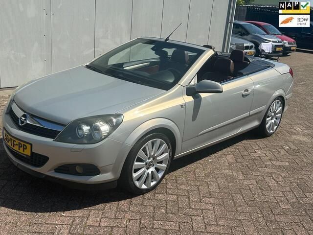 Grijs Gebruikt 2006 Opel Astra Cabriolet Cosmo Cabriolet | € 2.950 (Eerlijke prijs) - Afbeelding 1/4