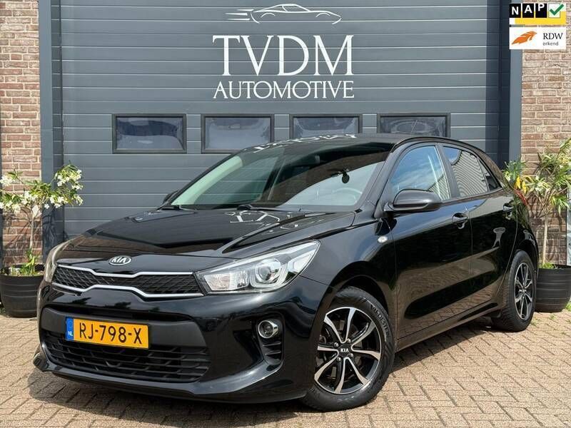 Zwart Gebruikt 2018 Kia Rio Hatchback | € 12.495 (Eerlijke prijs) - Afbeelding 1/4